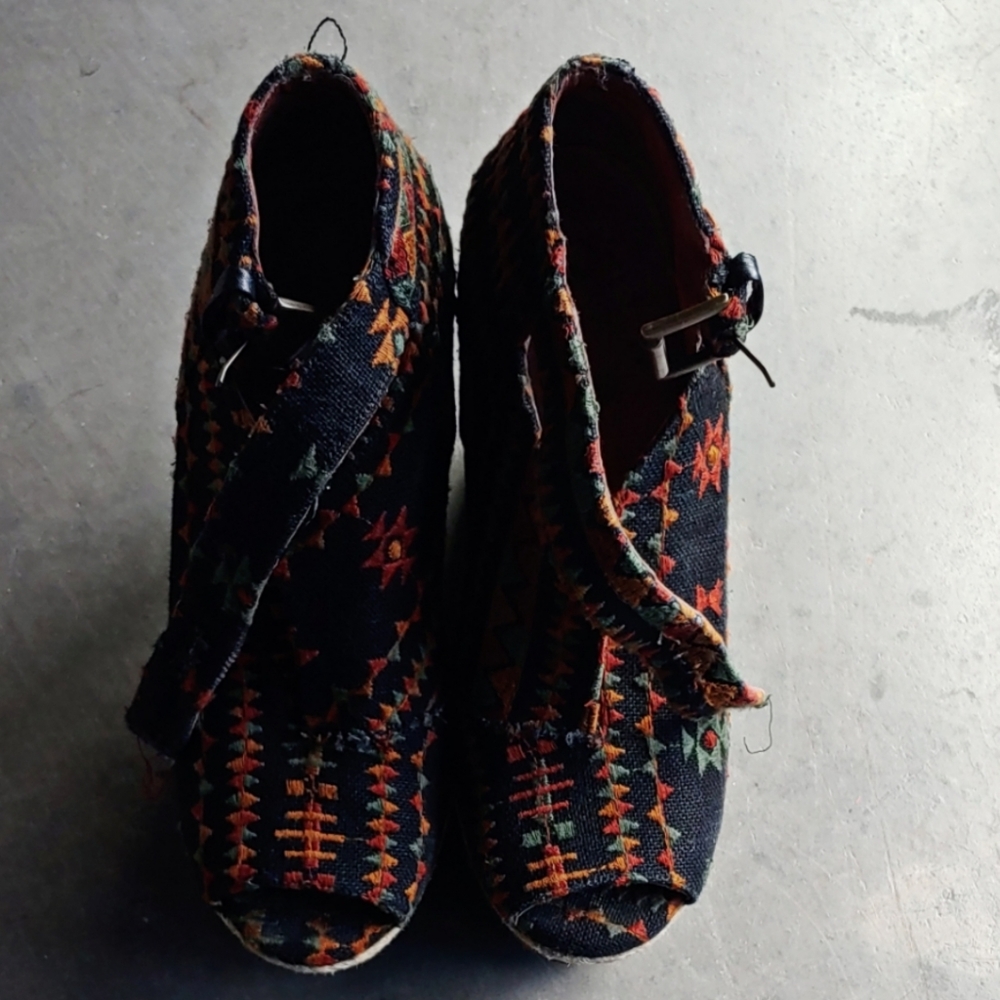 TBA  Platform Aztec Print Heel , 8.5